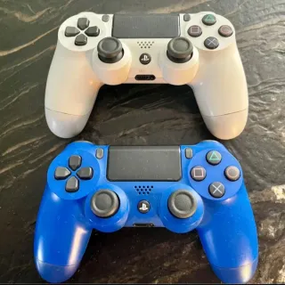 PS4 Slim Blanca 500GB + 2 Mandos y Juegos