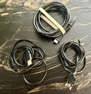 PS4 Slim Blanca 500GB + 2 Mandos y Juegos