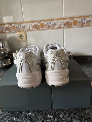 Zapatillas New Balance 36 Plata/Blanco