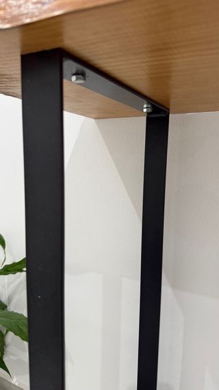 Consola de madera y metal