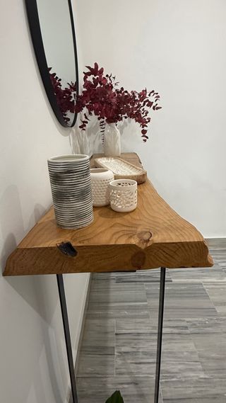 Consola de madera y metal