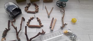 Gabbia per uccelli nera/blu e molti accessori