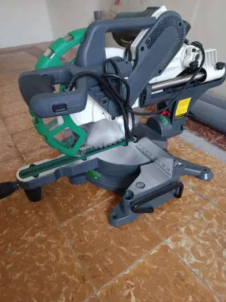 Sierra ingletadora profesional