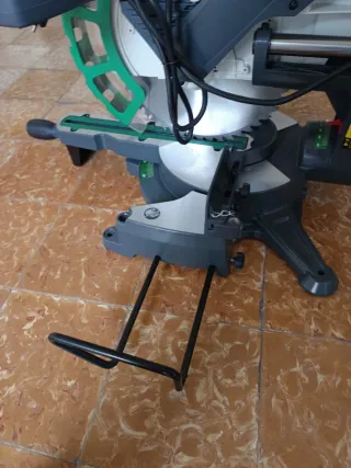 Sierra ingletadora profesional