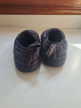 Zapatillas acolchadas negras + bolsa