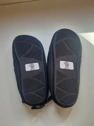 Zapatillas acolchadas negras + bolsa