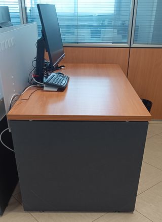 Escritorio grande madera y metal