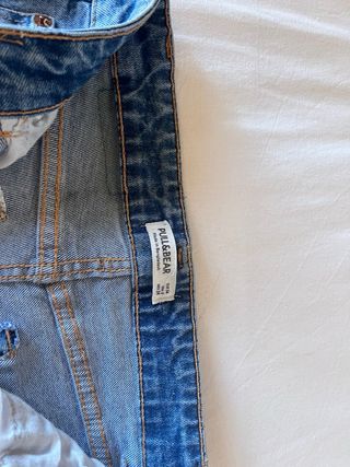 Pantalón vaquero flare desgastado