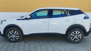Peugeot 2008 2022,110CV, NAVEGADOR,6 VELOCIDADES