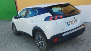 Peugeot 2008 2022,110CV, NAVEGADOR,6 VELOCIDADES