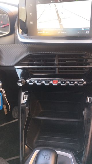 Peugeot 2008 2022,110CV, NAVEGADOR,6 VELOCIDADES