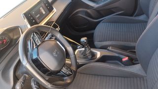 Peugeot 2008 2022,110CV, NAVEGADOR,6 VELOCIDADES