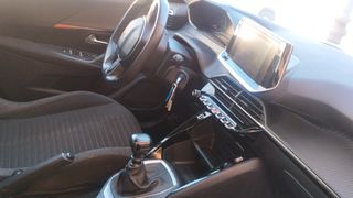 Peugeot 2008 2022,110CV, NAVEGADOR,6 VELOCIDADES