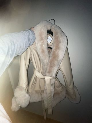 Abrigo de pelo beige talla XS