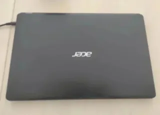 Portátil Acer con accesorios