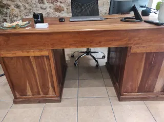 Mesa de oficina de madera
