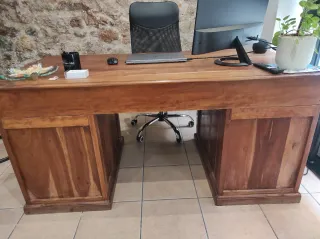 Mesa de oficina de madera
