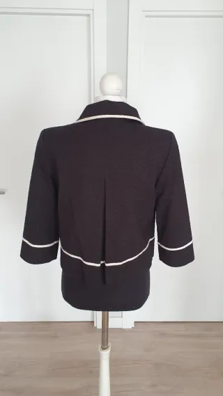 Chaqueta negra con detalles