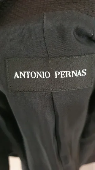 Chaqueta negra con detalles