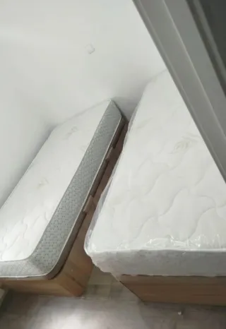 Canapés + bases tapizadas + somieres + Colchones