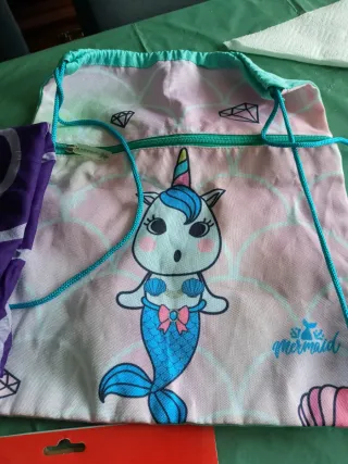 Lote variado: Máquina coser, neceser, gafas