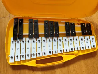 Carrillón Glockenspiel DG-27N2 27 notas