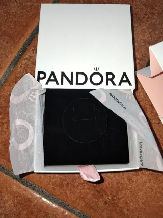 Bolsa y caja Pandora