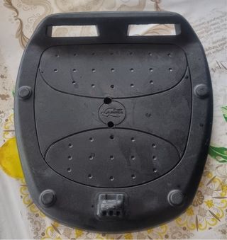 Baúl de moto Kappa K28 negro y rojo