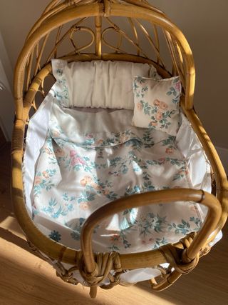 Cuna de bambu para muñecas