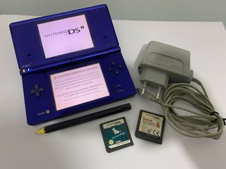 Nintendo DSi, cargador y juegos