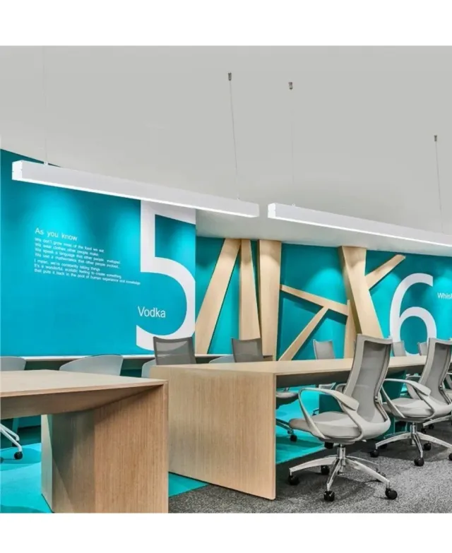 Luminaria moderna blanca. Foco colgante horizontal