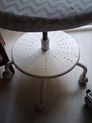 Silla giratoria infantil elevable