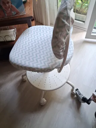 Silla giratoria infantil elevable