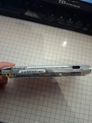 PSP Transparente Sony + 64 Gb de memoria con juego