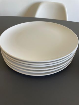 Platos blancos de gres IKEA 26 y 20 cm