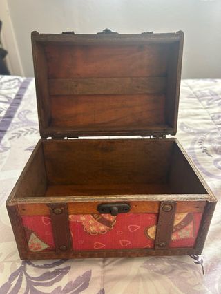 Baúl decorativo con asa
