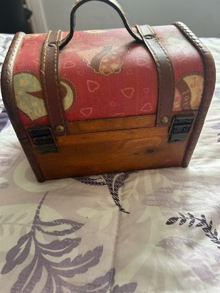 Baúl decorativo con asa