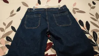 Pantalón vaquero campana azul