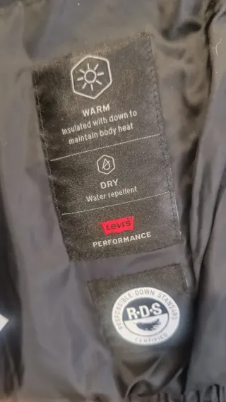 Chaleco Levi's Negro Plumas