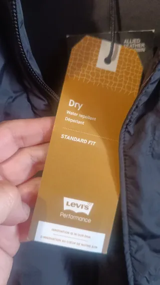 Chaleco Levi's Negro Plumas