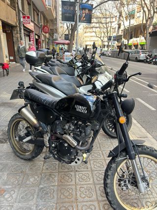 Leonart Tracker 2023 Negra