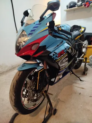 Suzuki GSXR 1000 K7 precio solo para Abril