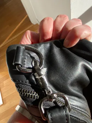 Riñonera Scalpers Negra Piel