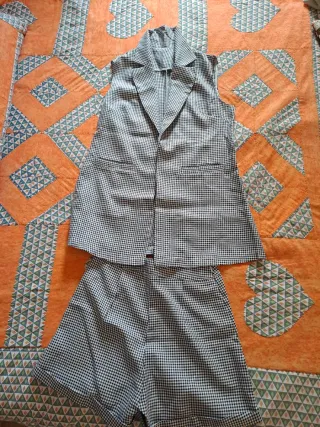 Conjunto chaleco y shorts Shein cuadros.