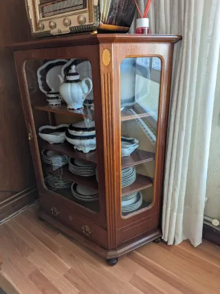 Mueble antiguo vajillero madera y cristal