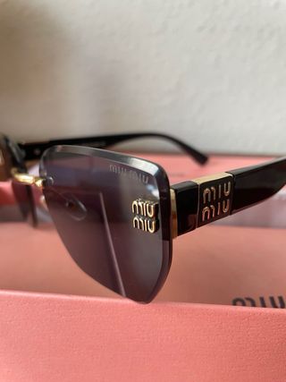 Gafas de sol Miu Miu negras
