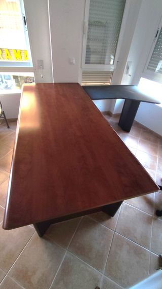 Mesa de oficina madera marrón y gris
