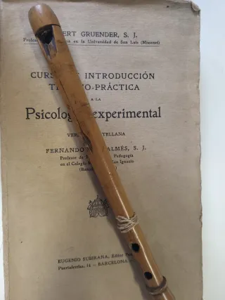 Flauta dulce de madera antigua