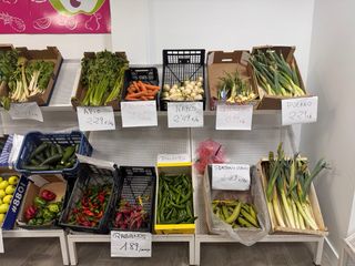 Estantería metálica blanca