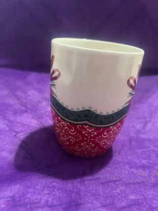 Tazza con decoro natalizio
